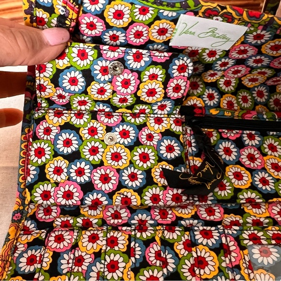 Vera Bradley Symphony in Hue Hot Pink Paisley Wallet with Daisy internal Print - Picture 11 of 17